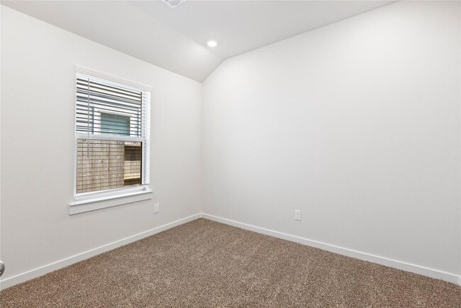 Building Photo - 1122 Elsinore Dr