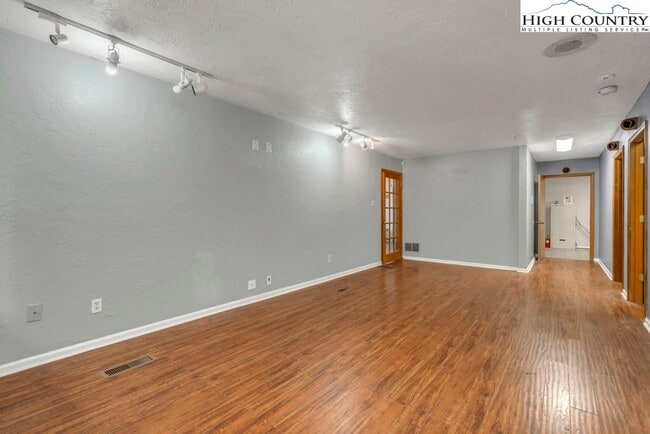 Building Photo - 483 NC-105 Extension