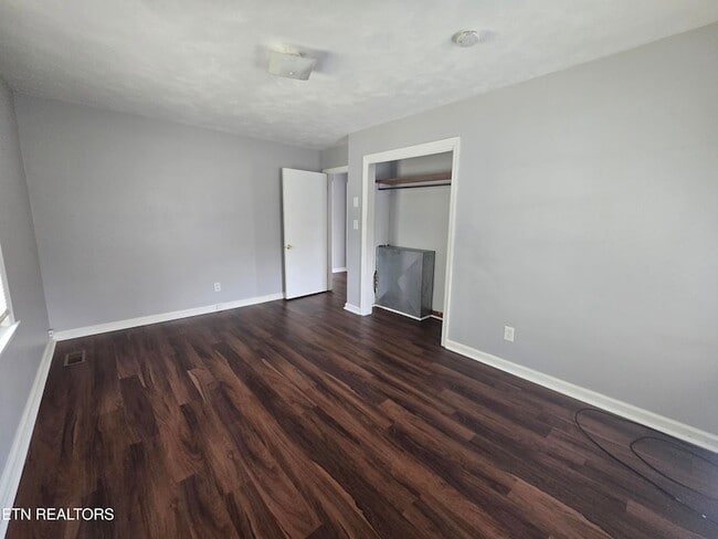 Building Photo - 415 Highland Dr