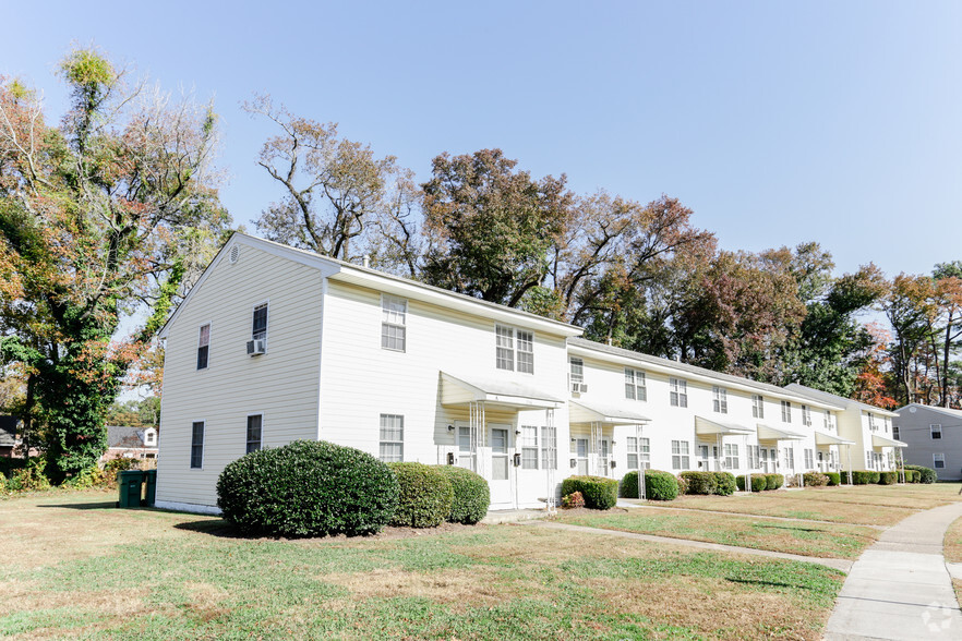 Primary Photo - Ingleside Square Apartments