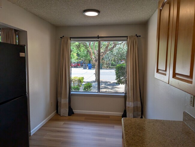 Building Photo - Los Gatos Townhome