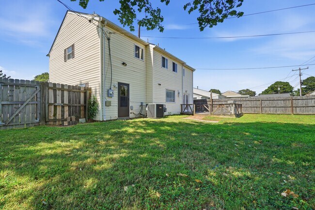 Building Photo - 600 Breeds Hill Rd