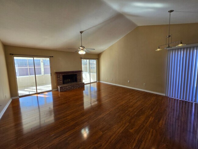 Building Photo - 3/2 in Northridge