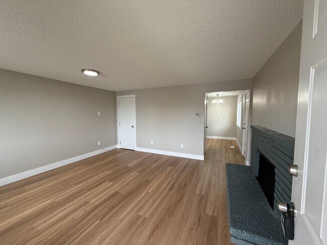 Building Photo - 6127 N Standard St