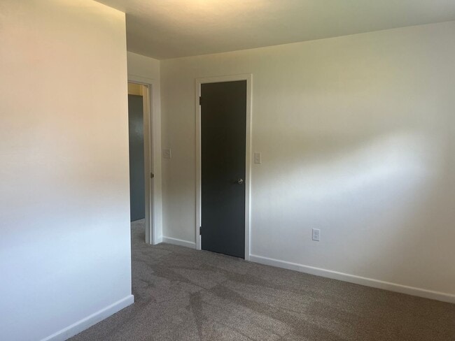 Building Photo - Beautiful 5-Bedroom Home in East Cocalico ...