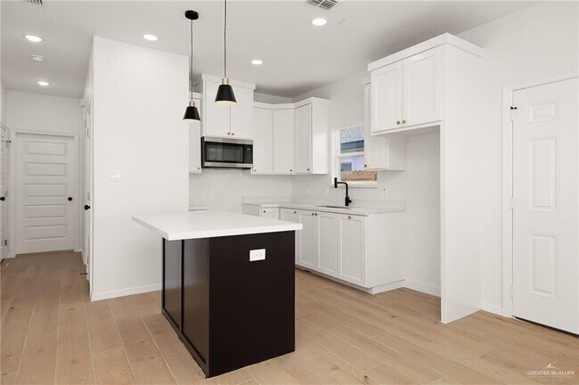 Building Photo - 13 S Links Dr