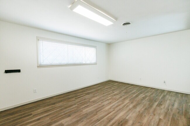 Building Photo - Newly remodeled 3/2/2 in north Lubbock!  M...