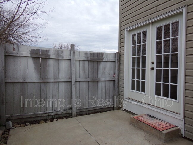 Building Photo - 7839 Meadowhaven Blvd
