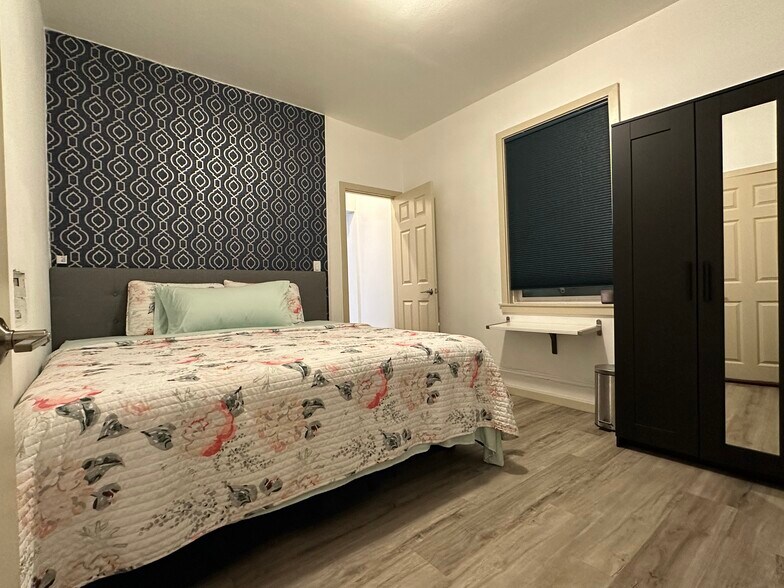 Building Photo - 4204 Letitia Ave S