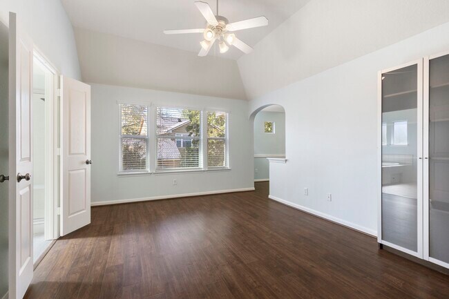 Building Photo - 15 N Flickering Sun Cir