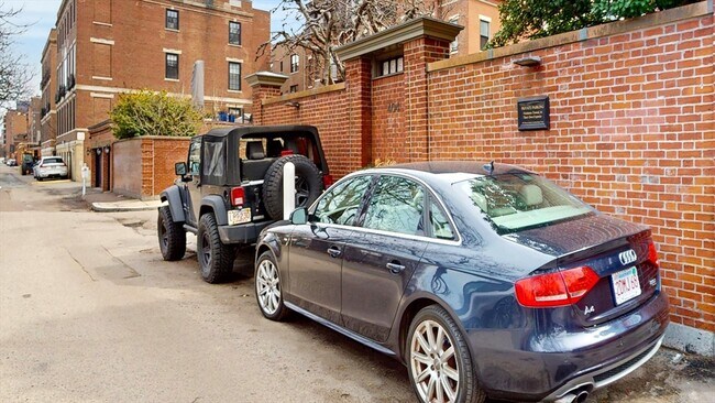 Building Photo - 404 Beacon St