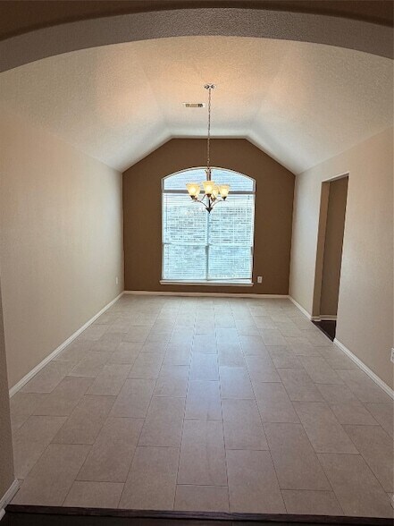 Building Photo - 906 Taylor Ridge Dr