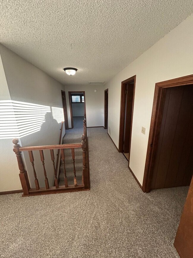 Building Photo - 4 Bedroom, 2 Bathroom House in Lynden with Fenced Yard