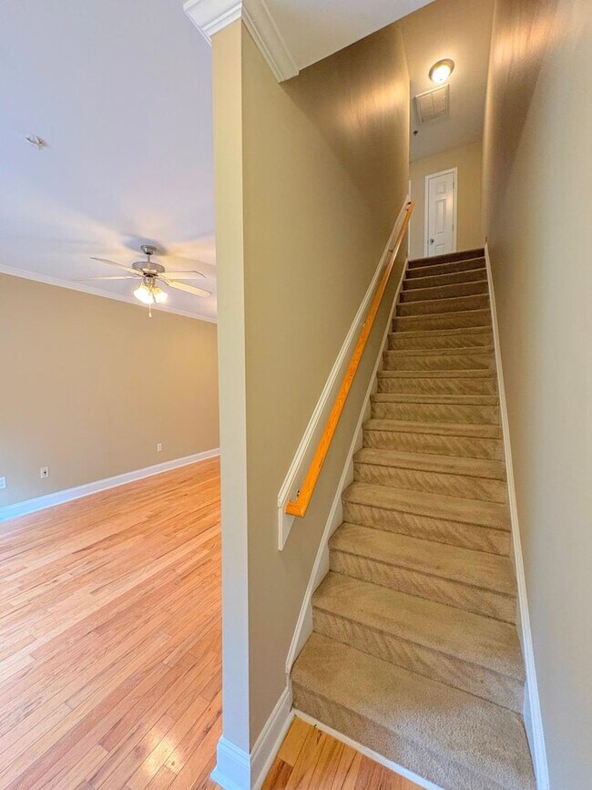 Building Photo - AVAILABLE NOW!  2-bedroom |  2.5-bathroom condo—move-in ready | Easy Access to Downtown Athens