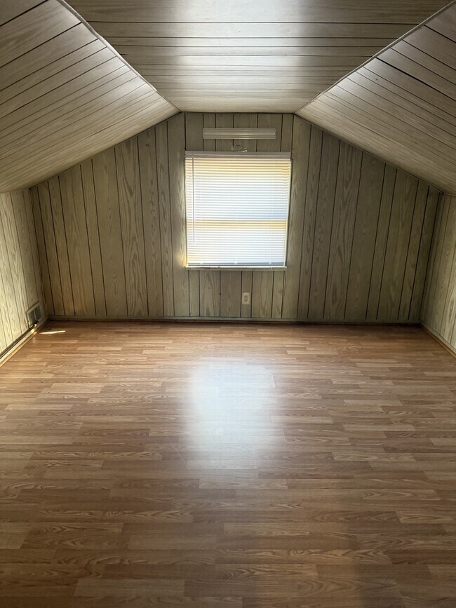 Building Photo - 36 Riverview Rd