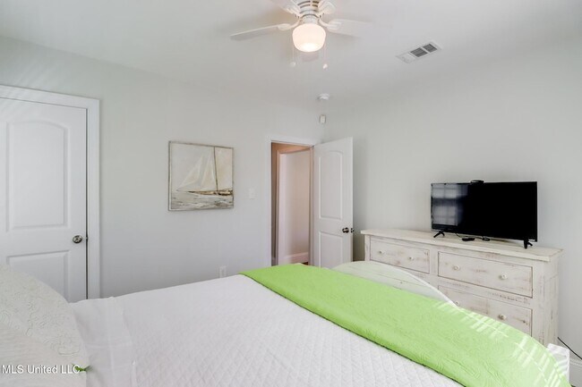 Building Photo - 187 Bilmarsan Dr