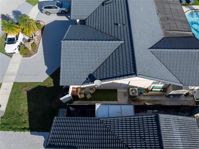 Building Photo - 3219 SW 141st Ave