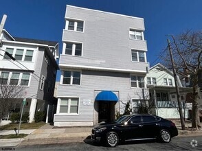 Building Photo - 11 S Nashville Ave