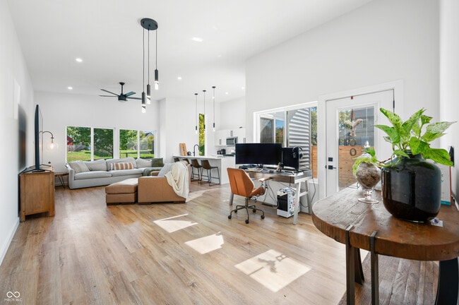 Building Photo - 318 N Tacoma Ave