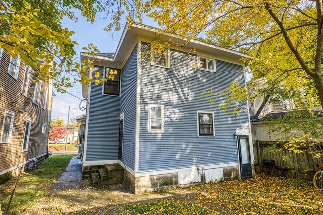 Building Photo - 1114 Fulton St E