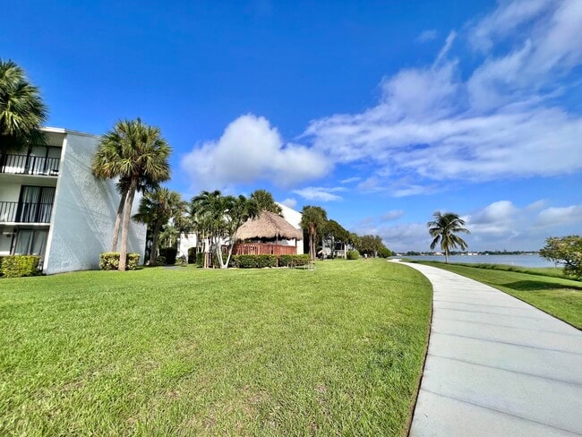 Building Photo - 752 Executive Center Dr