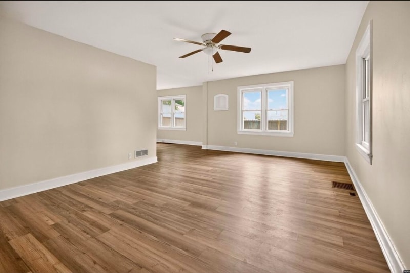 Building Photo - 304 S Poplar St