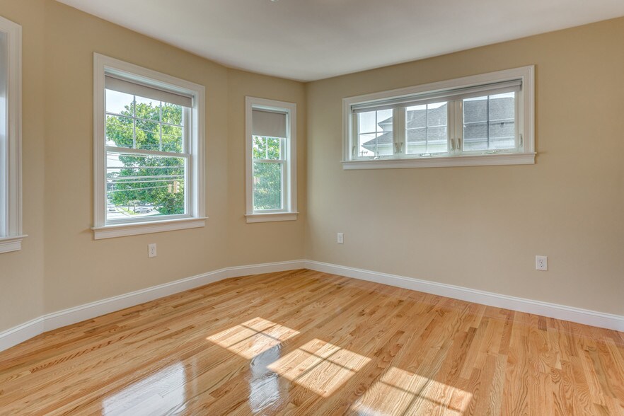 Building Photo - 249 Washington St