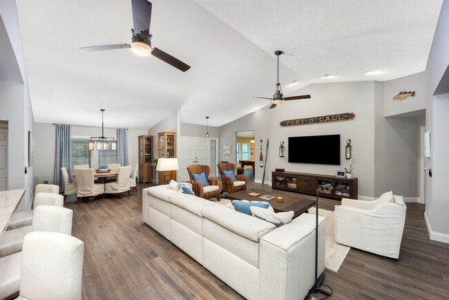 Building Photo - 3501 SE Kubin Ave