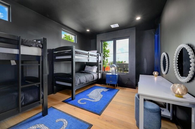 Building Photo - 7809 Woodrow Ave