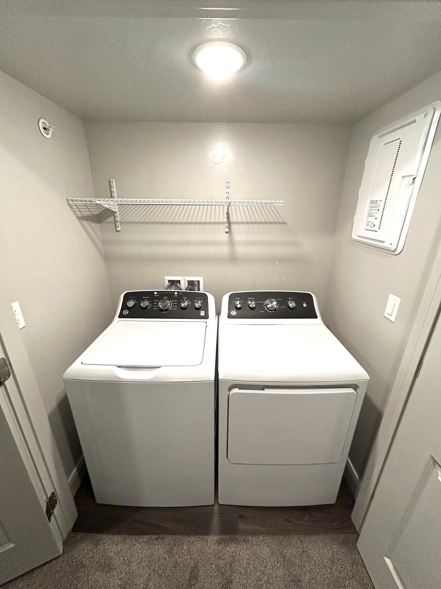 Building Photo - 128 N Lone Rock Dr