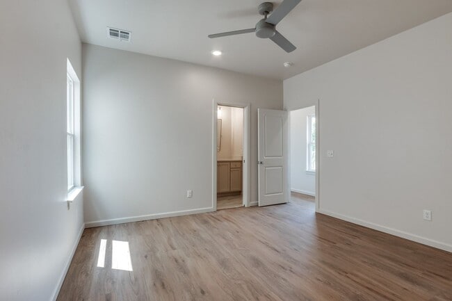 Building Photo - Urban living in Edmond