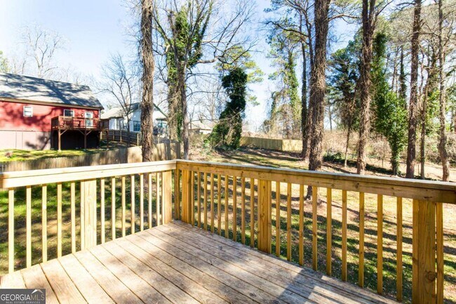 Building Photo - 870 Gaston St SW