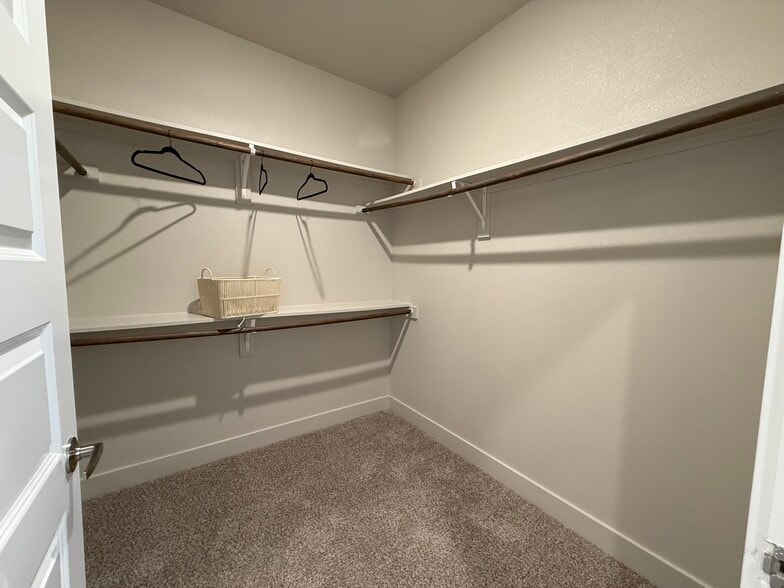 Building Photo - 3144 Gorge Way