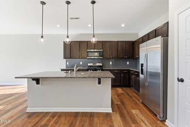 Building Photo - 759 Putney Hl Rd