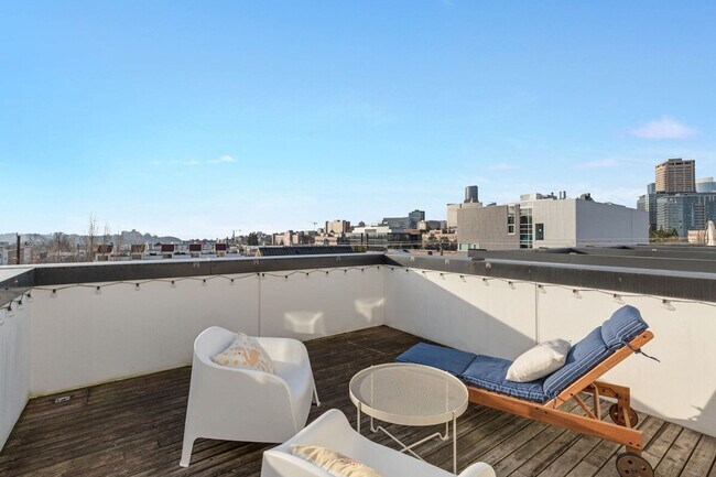 Building Photo - 1112 13th Ave