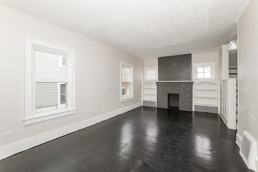 Building Photo - 691 Noble Ave