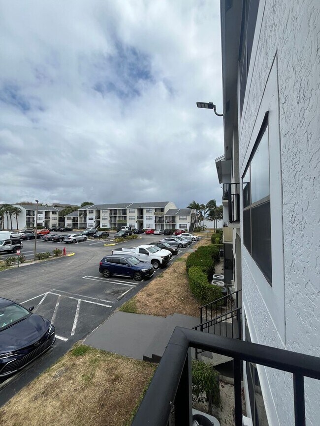 Building Photo - 728 Executive Center Dr