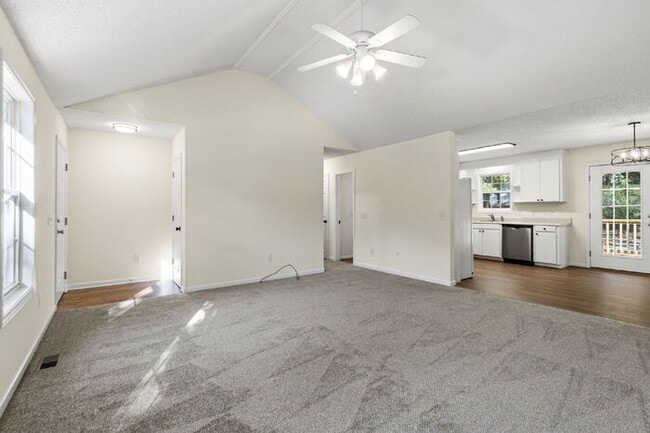 Building Photo - 3BR/2BA Home with Deck & Storage Shed in P...