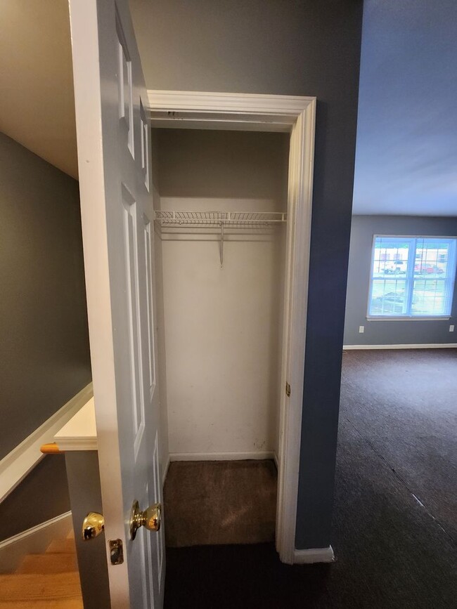 Building Photo - Cute duplex in Belmont-
