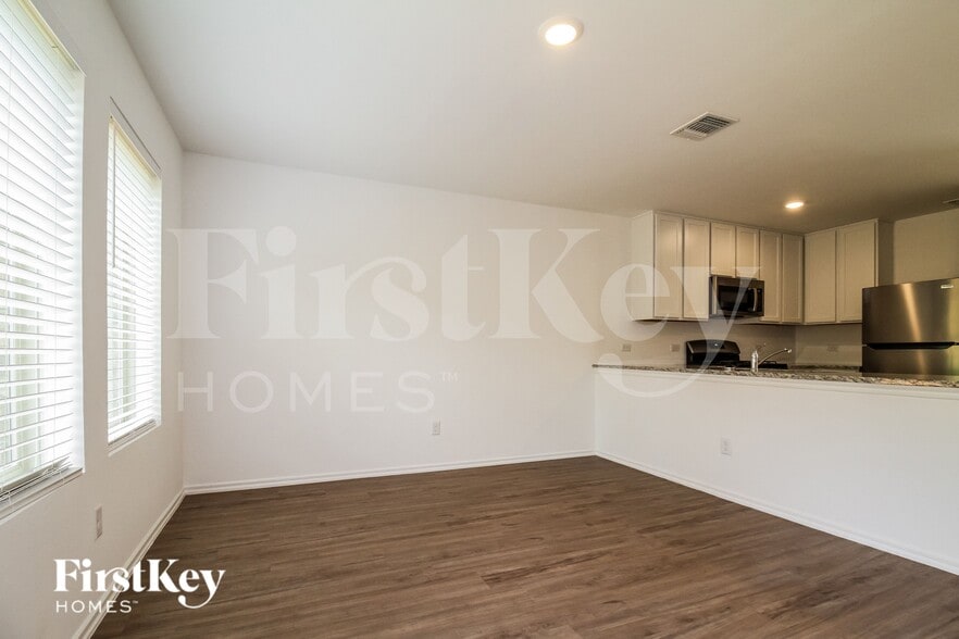 Building Photo - 1935 Wolford Wy