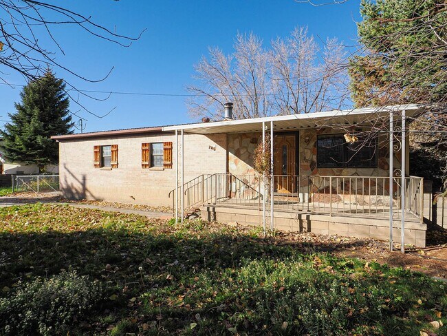 Building Photo - 785 N 500 W