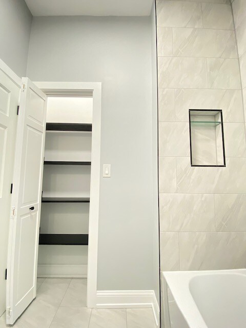 Building Photo - 1305 E 69th St