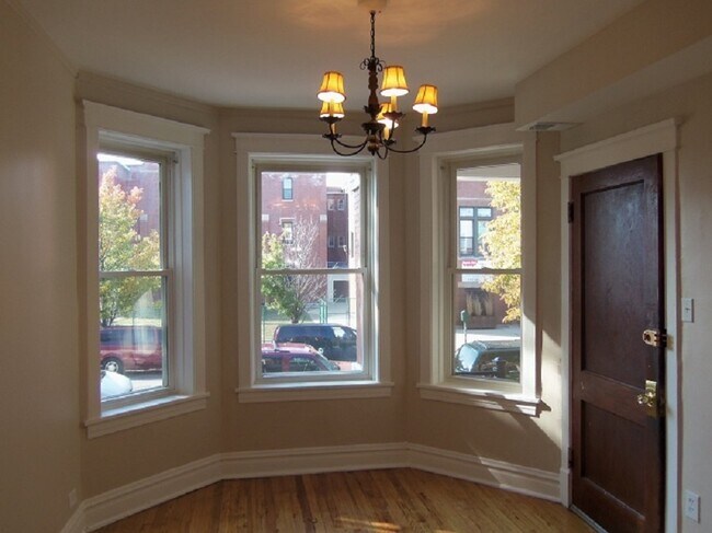 Building Photo - 2435 N Ridgeway Ave
