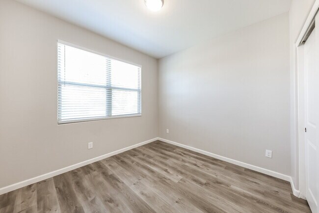 Building Photo - 6981 S Blue Hills Dr