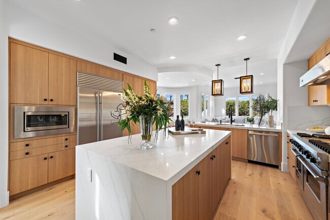 Building Photo - 84 Sidney Bay Dr