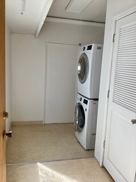 Building Photo - 681 37th Ave