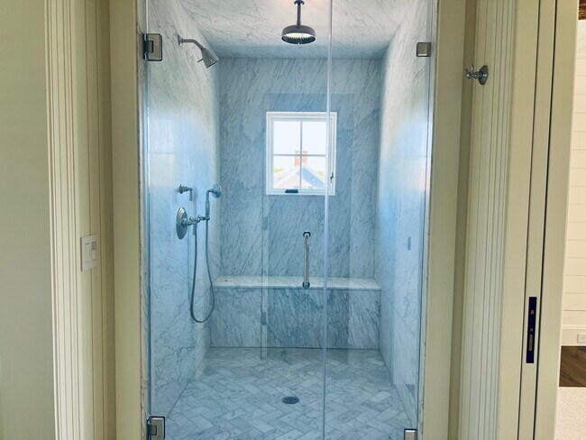 Building Photo - 3 Field Club Ln