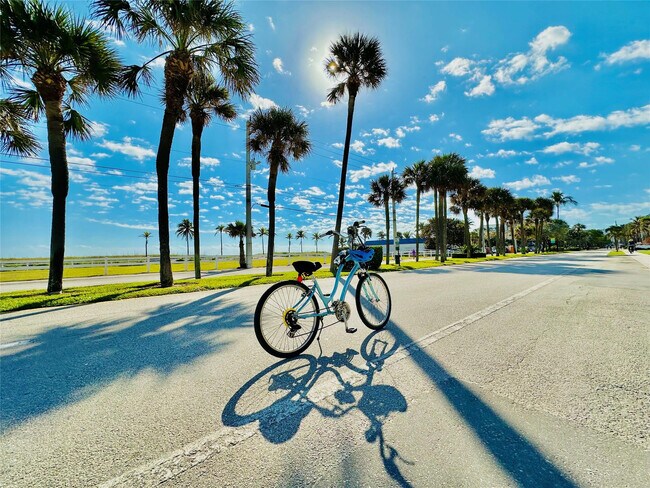 Building Photo - 3220 Oleander Way