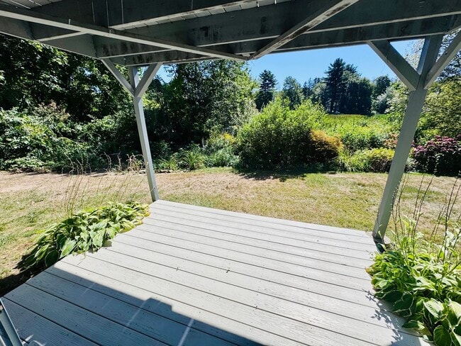 Building Photo - Wonderful 2 Bedroom, 1.5 bathroom condo w/...