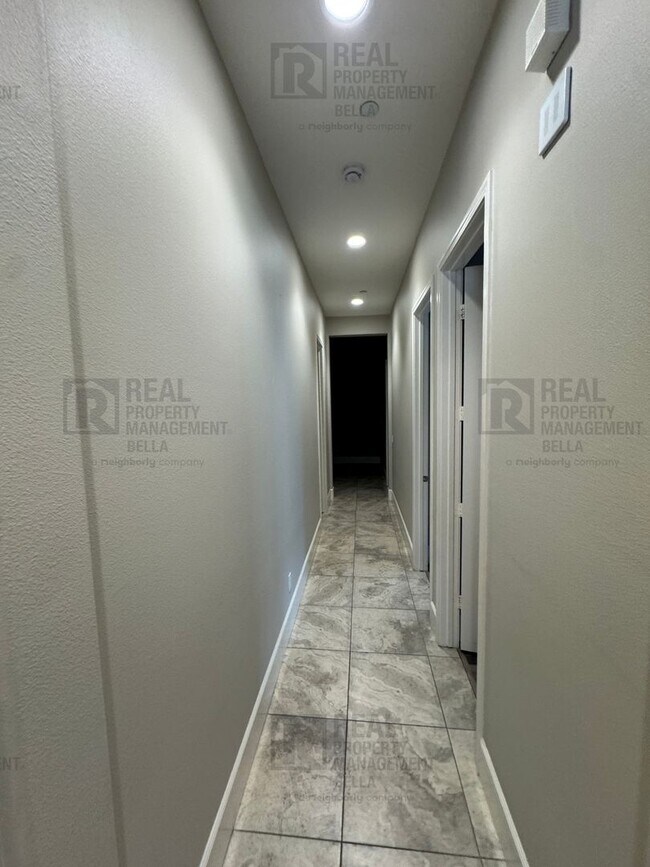 Building Photo - Beautiful Winchester Home with Open Floor Plan, Office & Solar